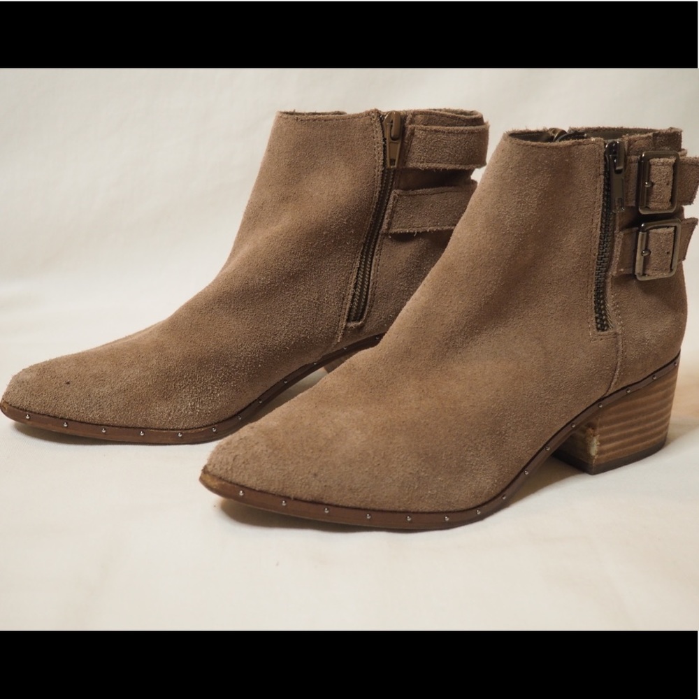 Bleecker & Bond Tan suede booties